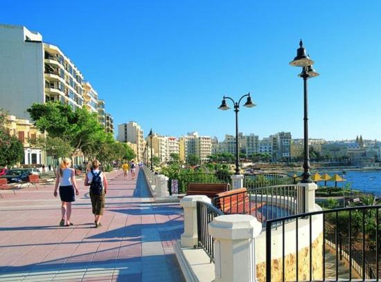 Luxe Apartment With Valletta And Harbour Views Слима Экстерьер фото